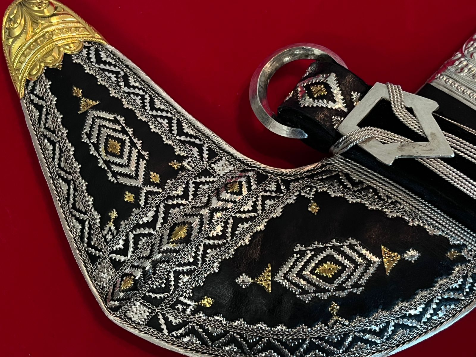 Exquisite Handcrafted Khanjar – Symbol of Heritage & Prestige