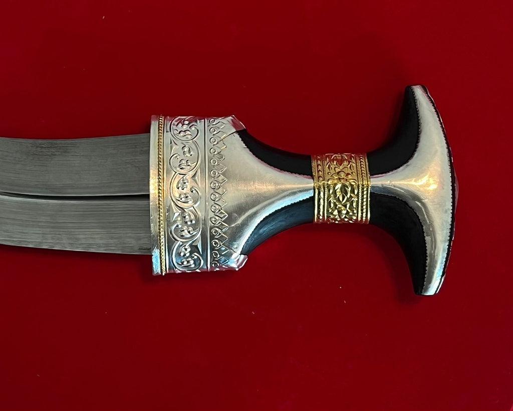 Exquisite Handcrafted Khanjar – Symbol of Heritage & Prestige