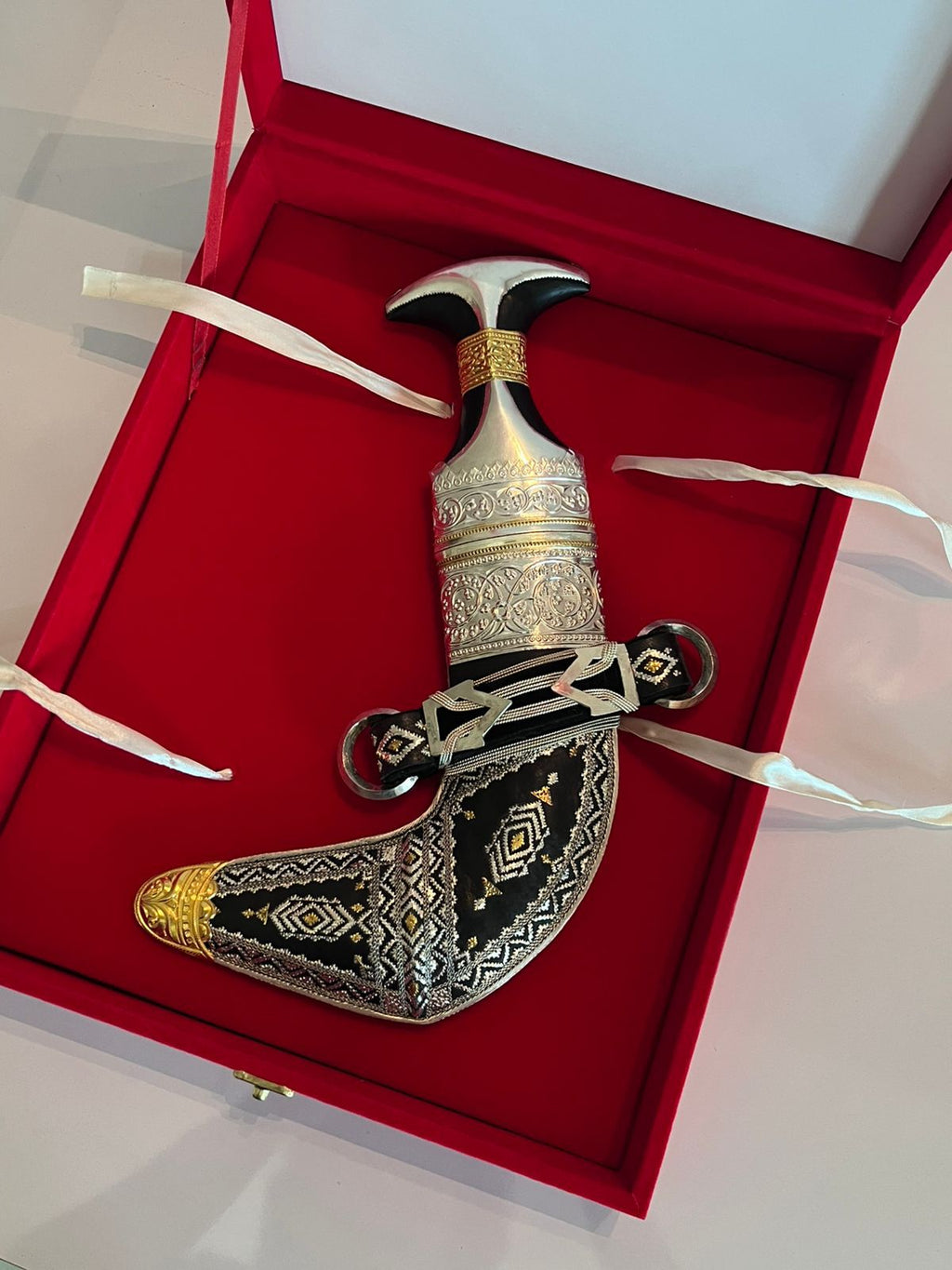 Exquisite Handcrafted Khanjar – Symbol of Heritage & Prestige
