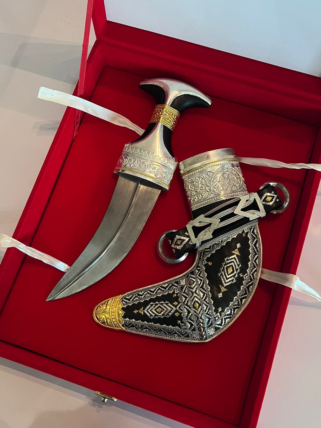 Exquisite Handcrafted Khanjar – Symbol of Heritage & Prestige